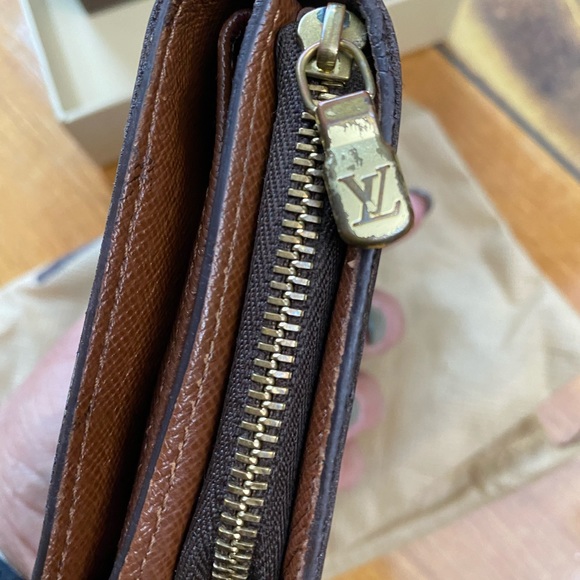 LV Compact Zippe Wallet Monogram Canvas - Picture 4 of 13
